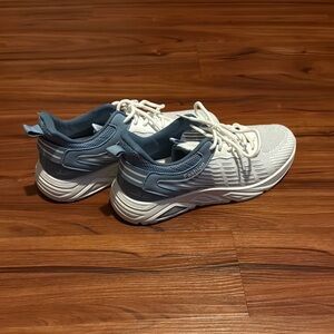 Fanghon White and Blue Sneakers